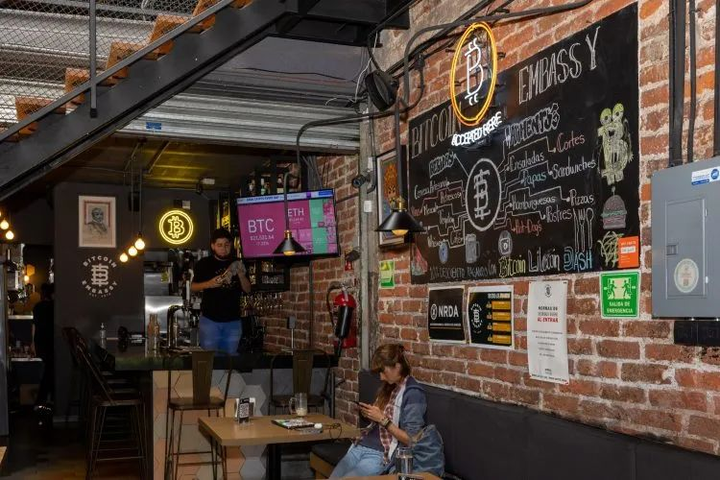 Web3吉普赛人走到马尔克斯的土地上，去中心化灵魂游荡在魔幻现实世界中