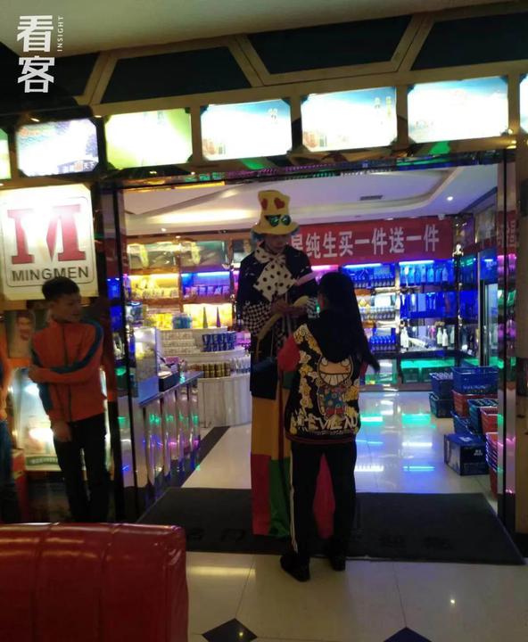 县城炒币青年：玩合约欠债13万，又回工地还债了