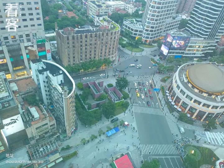 县城炒币青年：玩合约欠债13万，又回工地还债了
