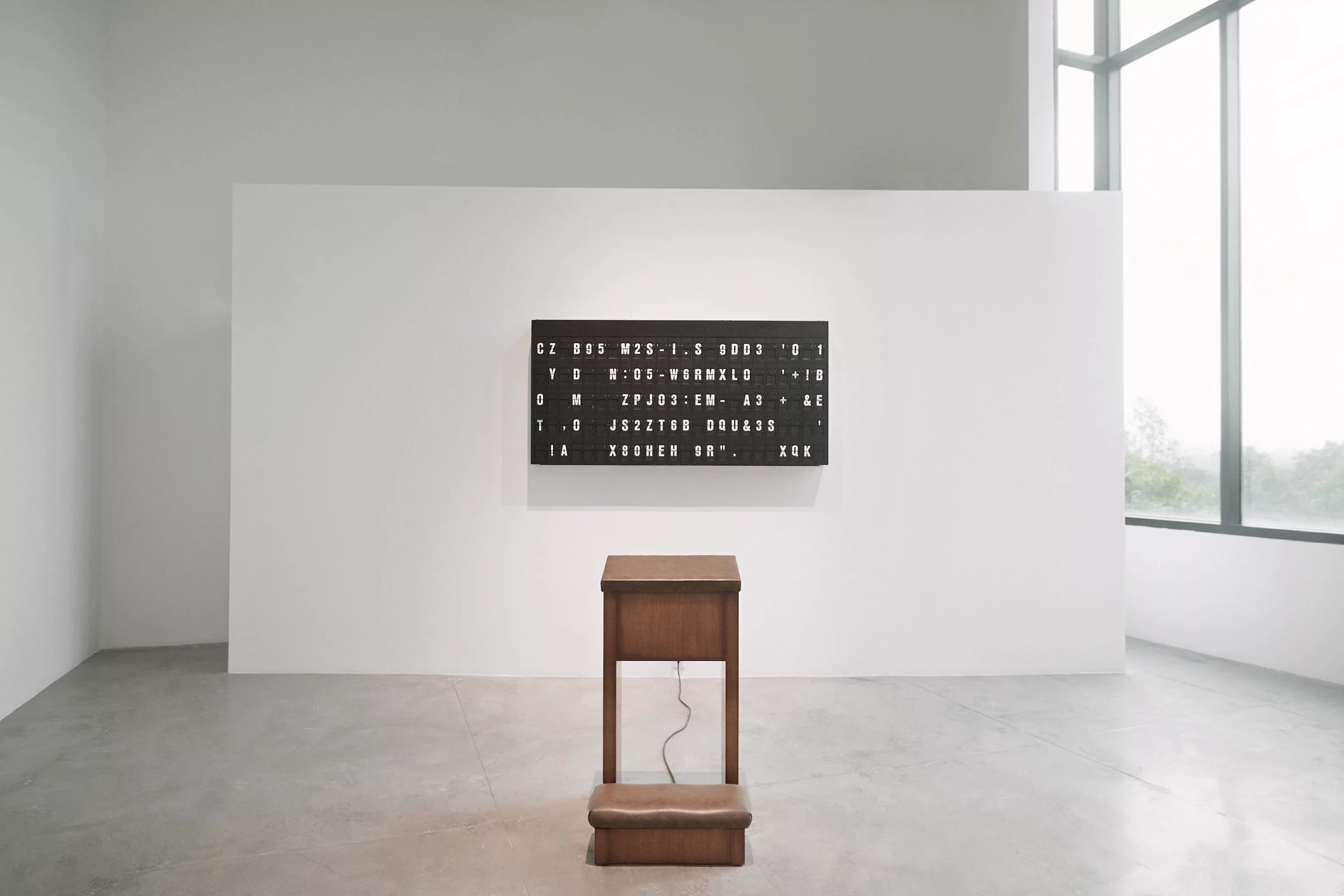 アートバーゼル、マリオ・クリングマン、Appropriate response、2020年 | 出典:the outpost