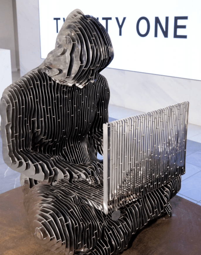 Estatua de Satoshi Nakamoto emplazada en Nueva York.