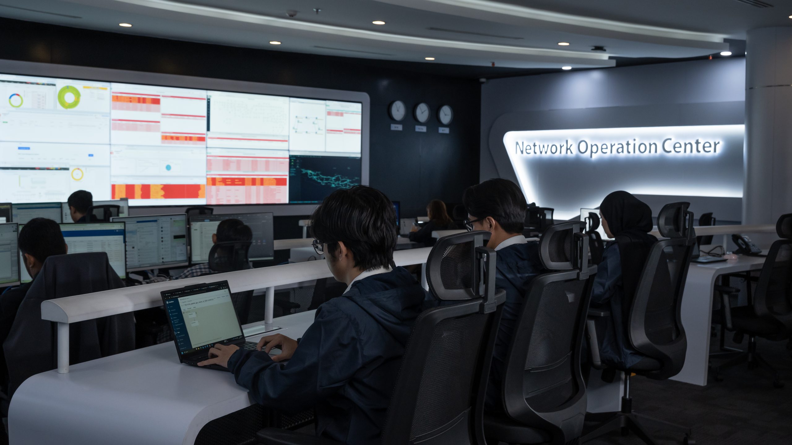 Image 5: Lintasarta network operations center