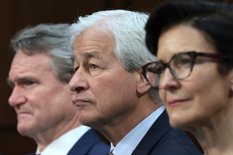 トップウォール街CEOが上院銀行聴聞会で証言