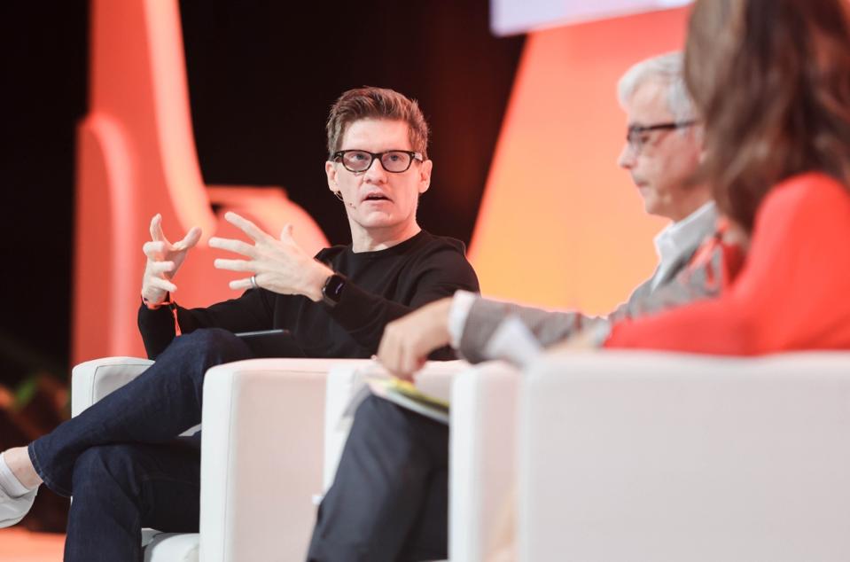  VARA の CEO である Matthew White は、Hong Kong Fintech Week 2024 で調和のとれた規制の必要性について話し合いました