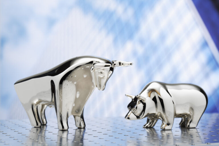 暗号資産強気派に8億6000万ドルの清算──ETH、BTC、XRP、DOGEが最大9%下落