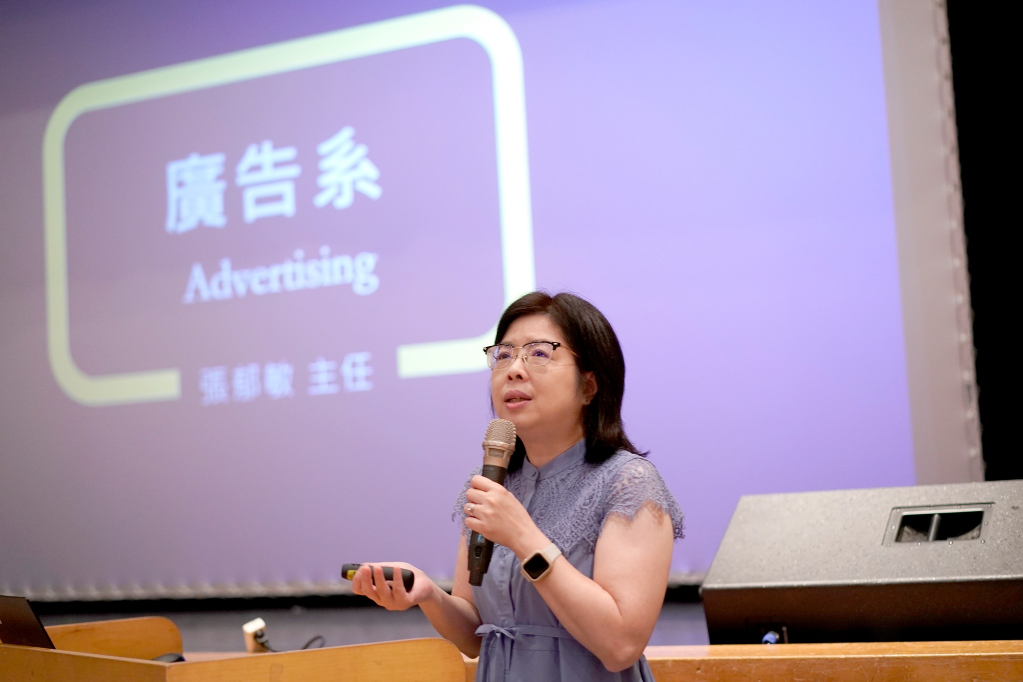 El profesor Zhang Yumin considera que el público de Taiwán puede tener una autoevaluación demasiado positiva; actualmente, la única solución efectiva es exigir a las plataformas que revelen si el contenido ha sido generado por IA.