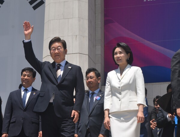 Lee Jae-myung and Kim Hye-kyung at inauguration