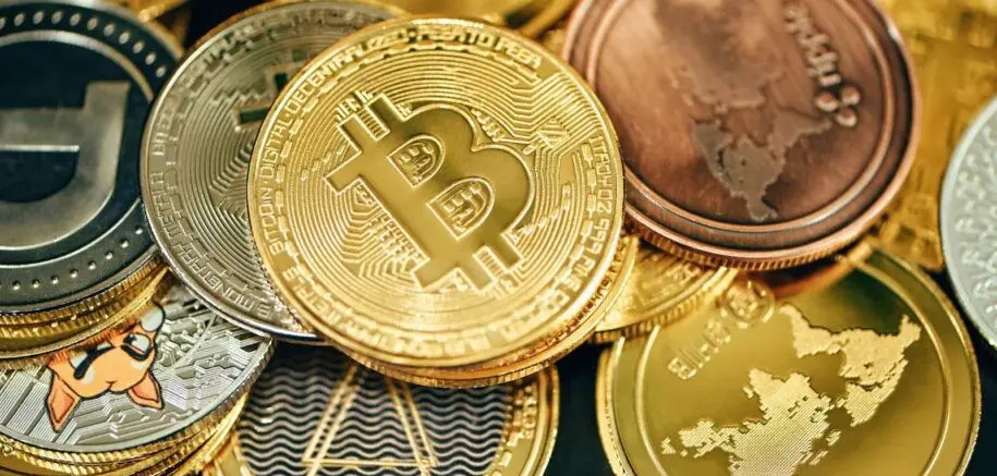 Crypto Market Slides as Risk Appetite Fades and Altcoins Lose Momentum