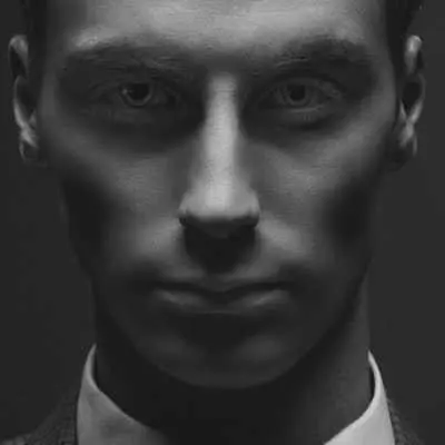 I noticed that XRP just gave a major signal this week. On-chain data shows about $1.93 billion in realized losses in a single week, which is downright extreme. It's the highest peak since 2022, and honestly, it looks like a massive capitulation by sellers.
What’s interesting is that historically, when we see these levels of panic, they often coincide with market lows. The last time XRP recorded losses of this magnitude about 39 months ago, the coin surged 114% over the following 8 months. So, the symbol of panic could also be a symbol of opportunity.
But hey, we shouldn’t forget that macroeconomic conditions are different now. The real question is whether demand will follow once the panic subsides. If sellers are truly exhausted, we might see stabilization, but buyers will need to step up for it to hold. Keep a close eye on it.