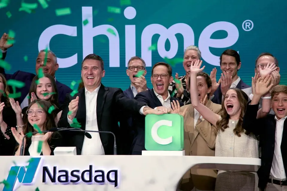 La empresa de tecnología financiera Chime debuta en el Nasdaq