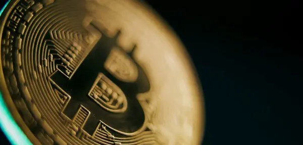 比特币突破9.4万美元受阻