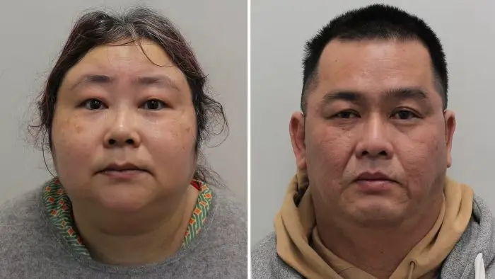 À gauche, Qian Zhimin, à droite, Shen Xueling