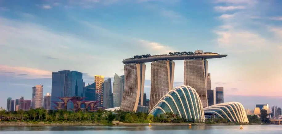 Estudo Mostra que Investidores em Cripto em Singapura Agora Escolhem Confiança em vez de Taxas Baixas