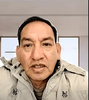 埃德温·葡萄牙与媒体讨论玻利维亚黄金代币化项目。