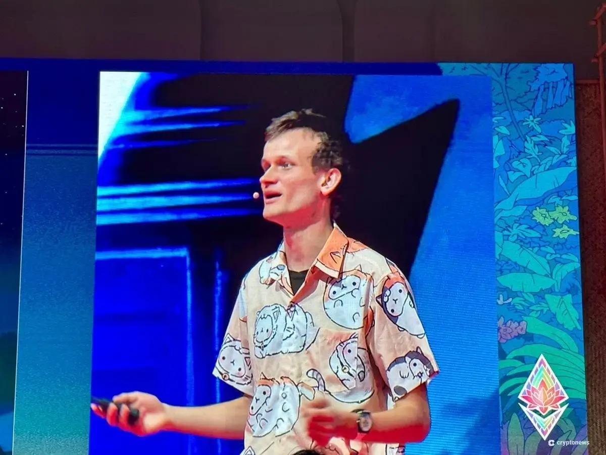Vitalik Buterin tại Devcon 2024