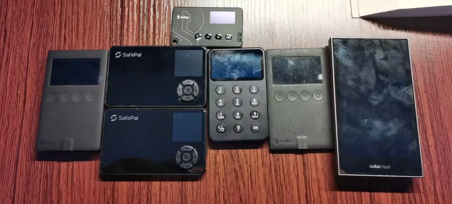 YZi Labs põe a mão na massa, duas apostas em sete anos, será que a carteira de hardware ainda é um bom negócio?