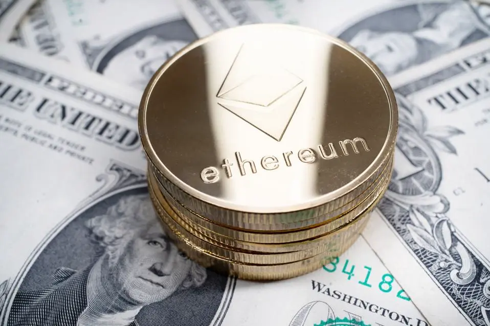 Chồng Ethereum (ETH) trên các tờ đô la