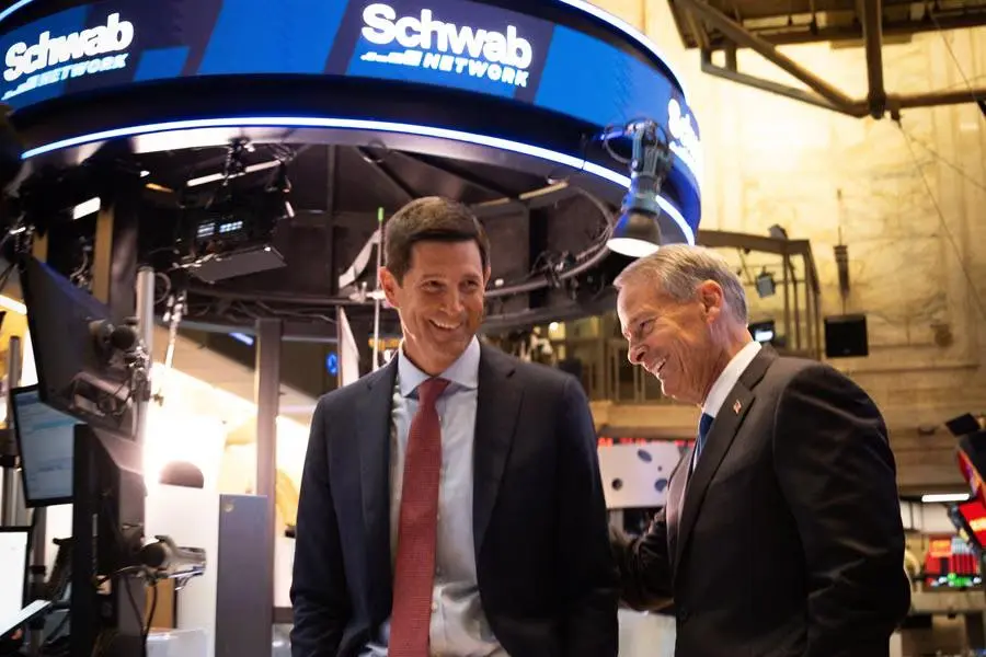 Триллионный управляющий активами Charles Schwab заявил, "мы определенно будем конкурировать с Coinbase", также в разработке находятся стейблкоины и токенизация