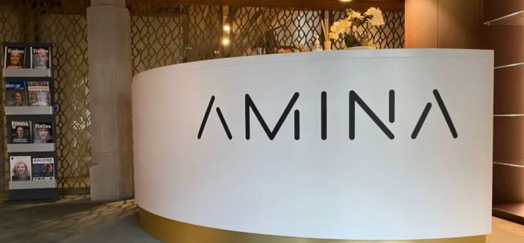 Fotografía de sucursal del AMINA Bank.