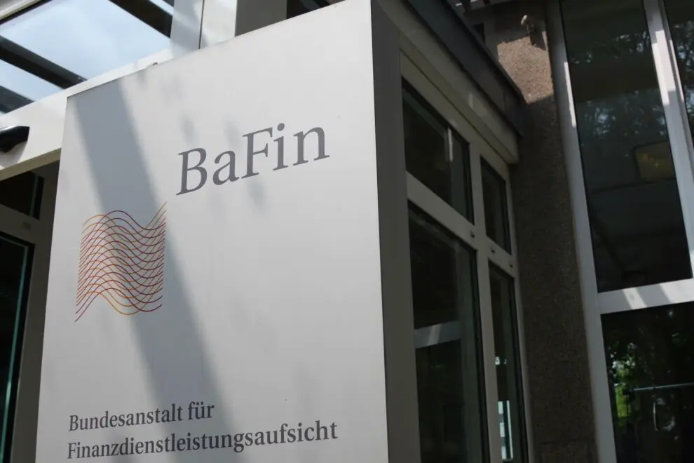 Almanya'nın tüm birliği, BaFin düzenlemeleri altında Euro stablecoin EURAU'yu üretim